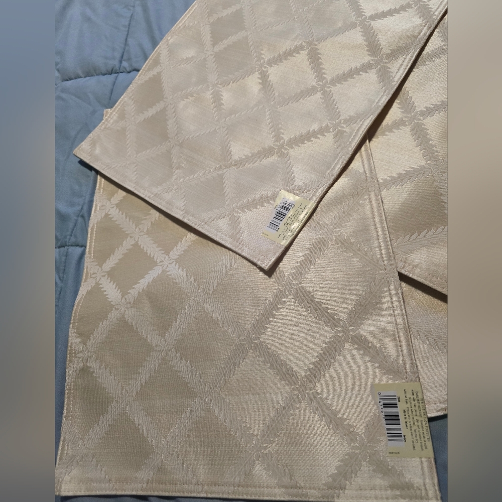 Set Of 4 Cream Patterned Elegant Lenox Laurel Leaf Placemats & Matching Napkins - Picture 8 of 16